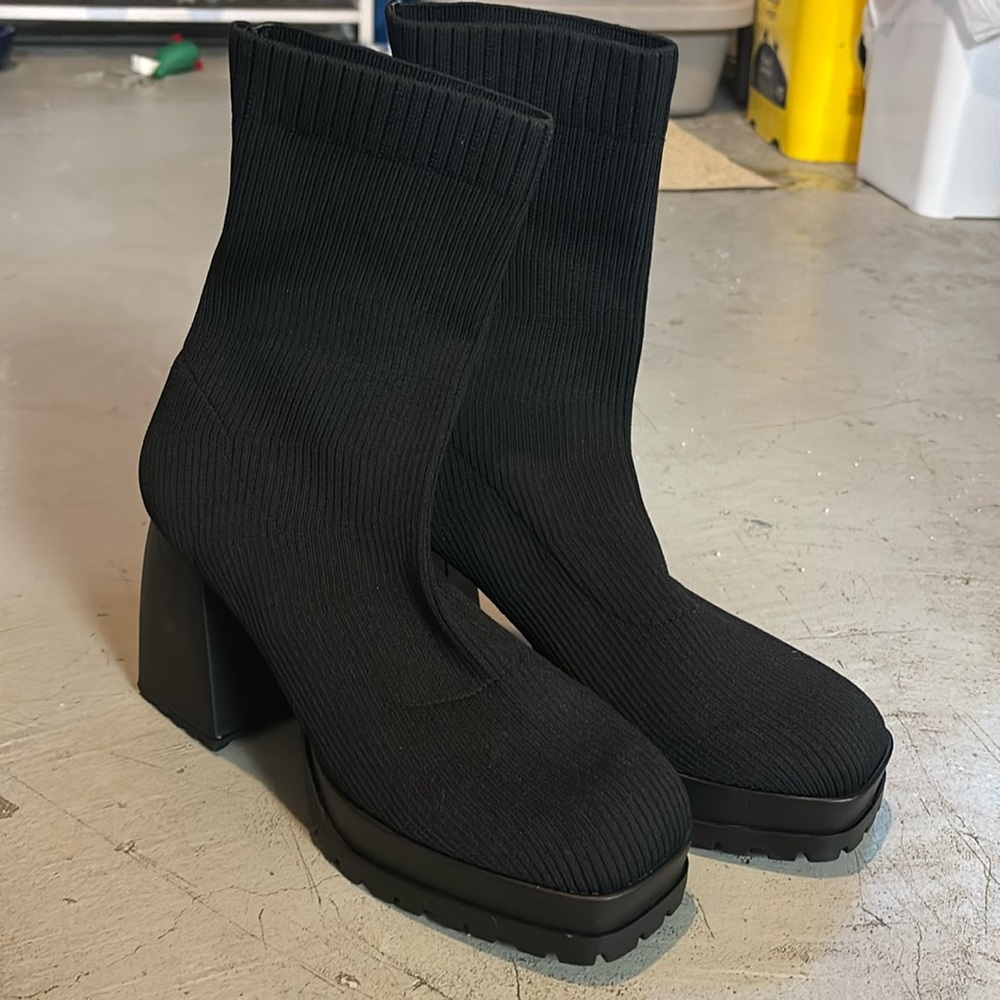 Forever 21 women’s boots size 7.5 bought for $60